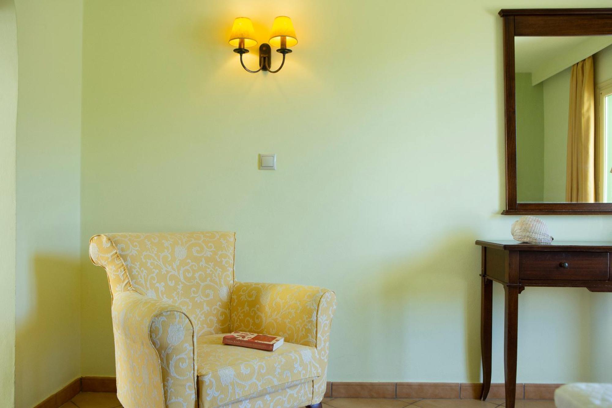 Cleopatra Beach Yénion Room photo